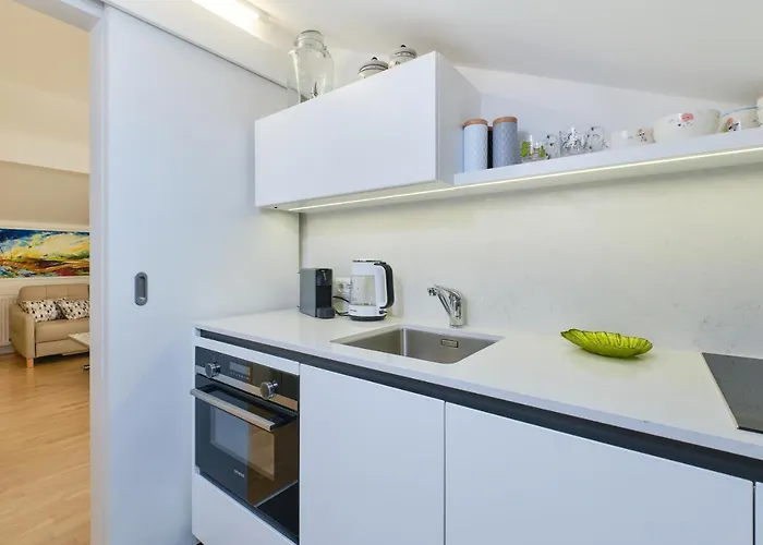 Brunohome - Design By The Sea Apartment