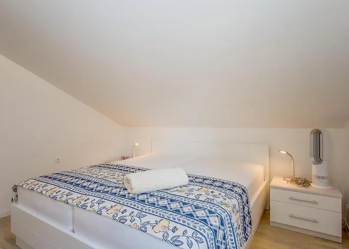 Brunohome - Design By The Sea Apartment *