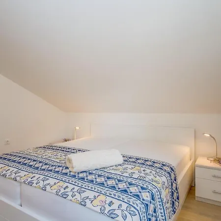 Brunohome - Design By The Sea Apartment *
